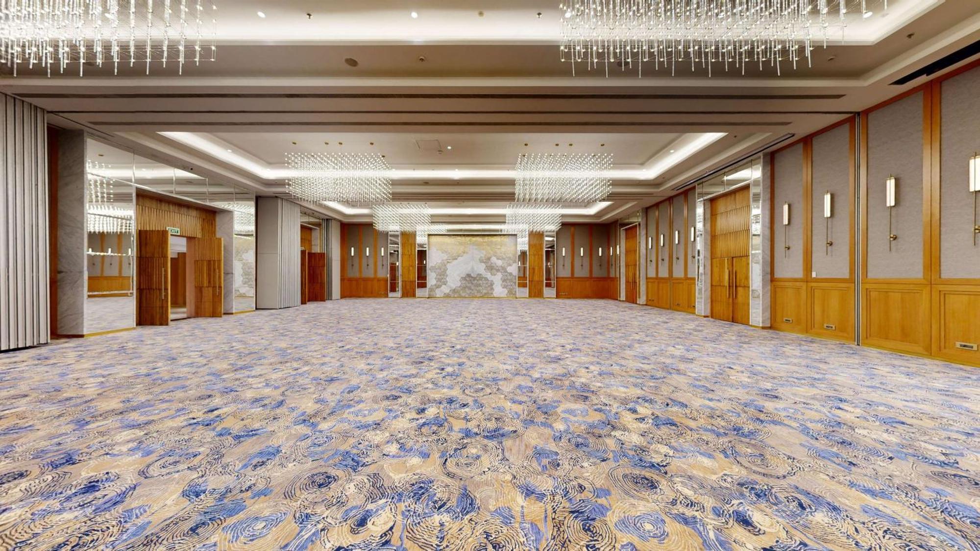 Radisson Gurugram Udyog Vihar Hotel 5*